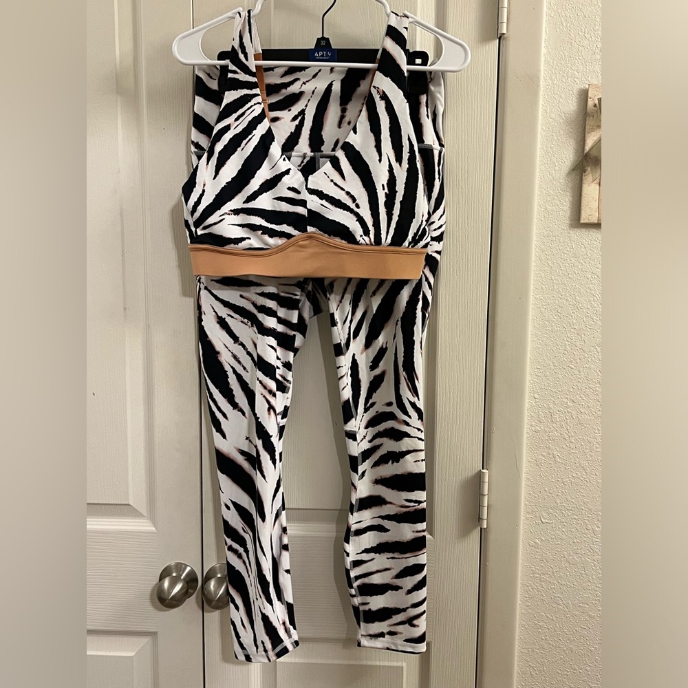 Fabletics Zebra Workout/Athletic Set: Leggings & Bra - L